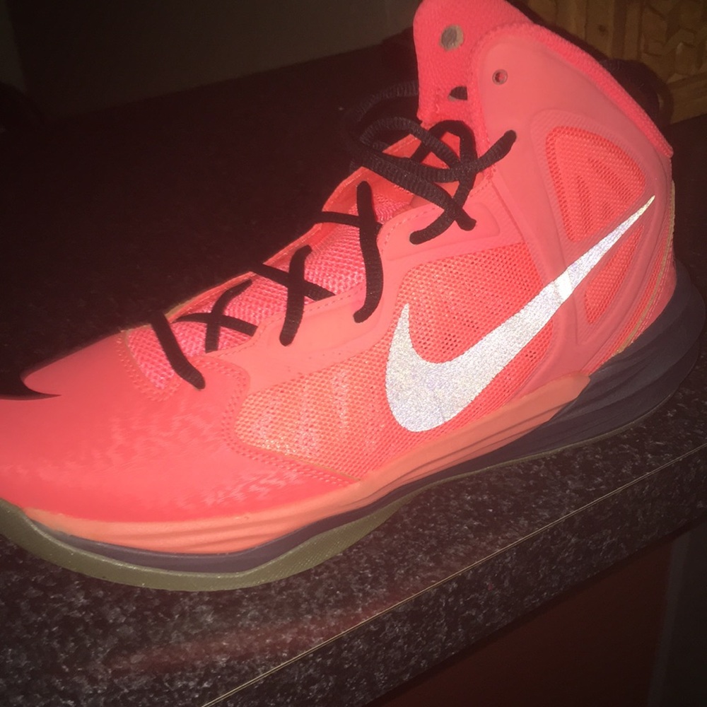 Shoes - Picture 5 of 8